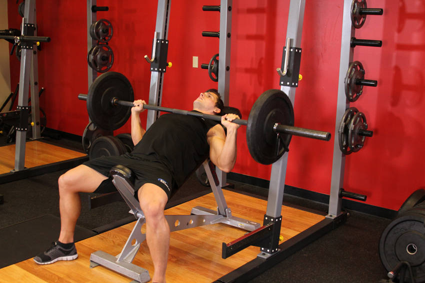 Incline Bench Press - Medium Grip (Barbell)