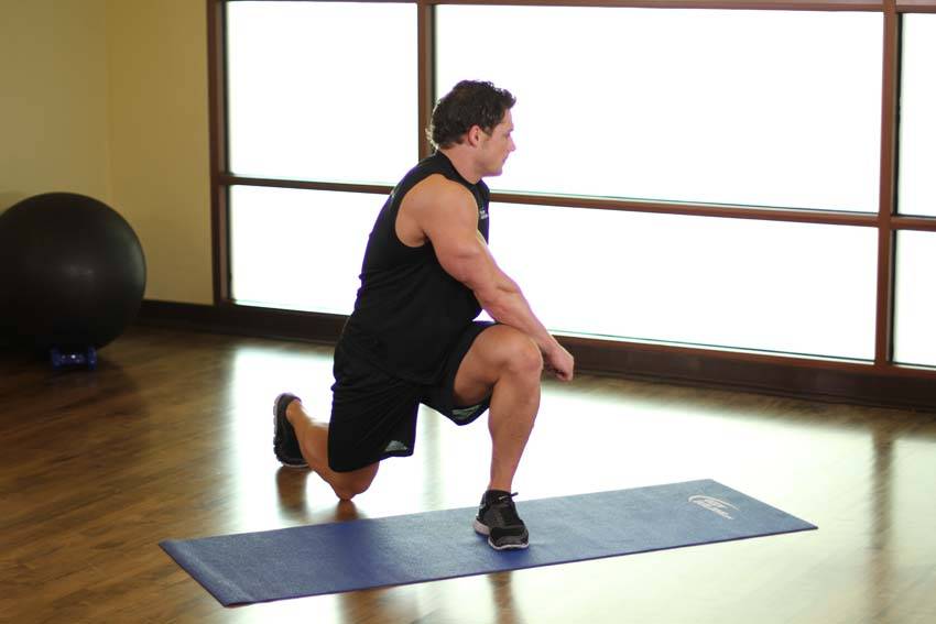 Crossover Reverse Lunge