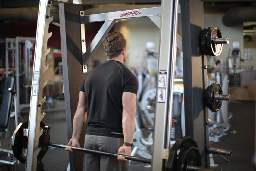 Behind the Back Shrug (Smith Machine)