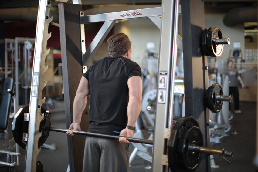 Behind the Back Shrug (Smith Machine)