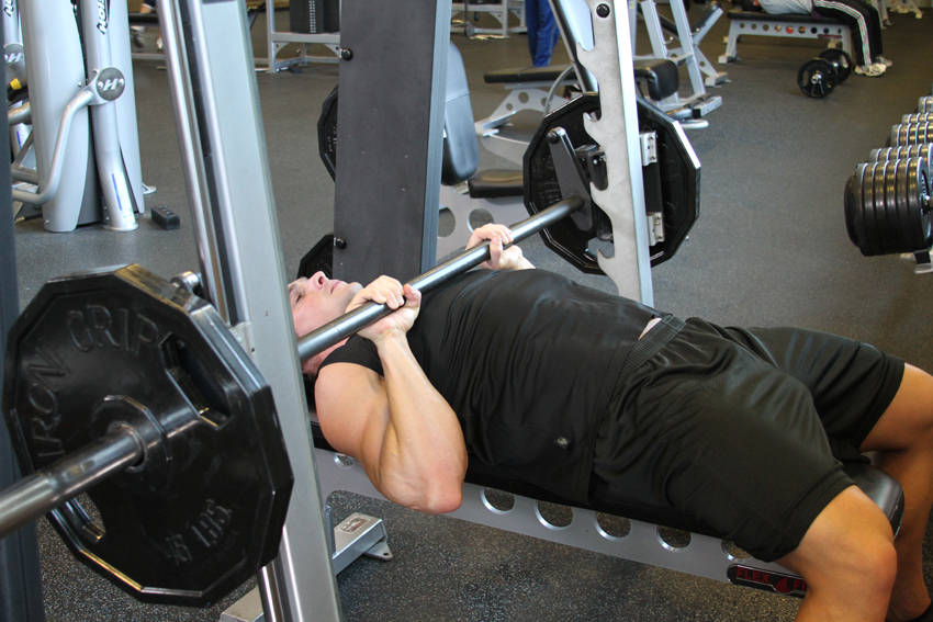 Close-Grip Bench Press (Smith Machine)