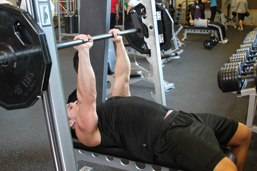 Close-Grip Bench Press (Smith Machine)