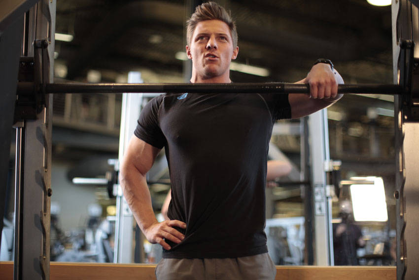 One-Arm Upright Row (Smith Machine)